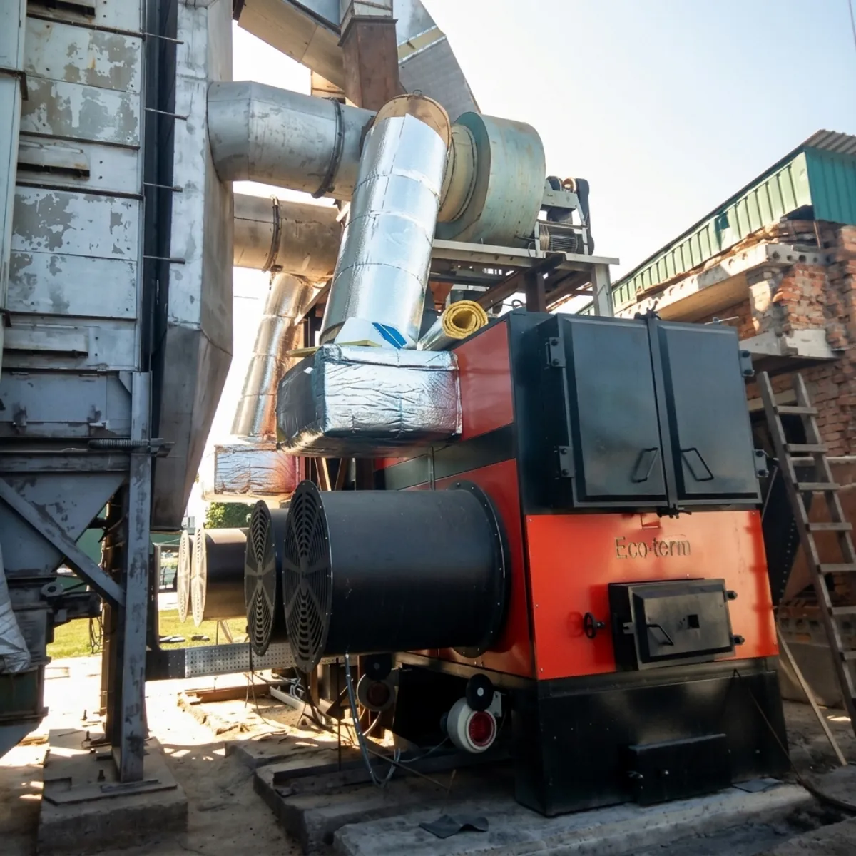 Heat generators connected to a DSP-50 tower grain dryer in Hlobyne